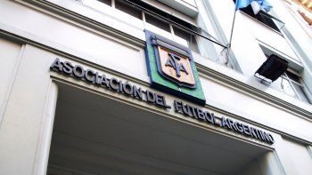 Por la crisis política, se suspendió la reunión entre AFA y el Gobierno para la vuelta de los hinchas