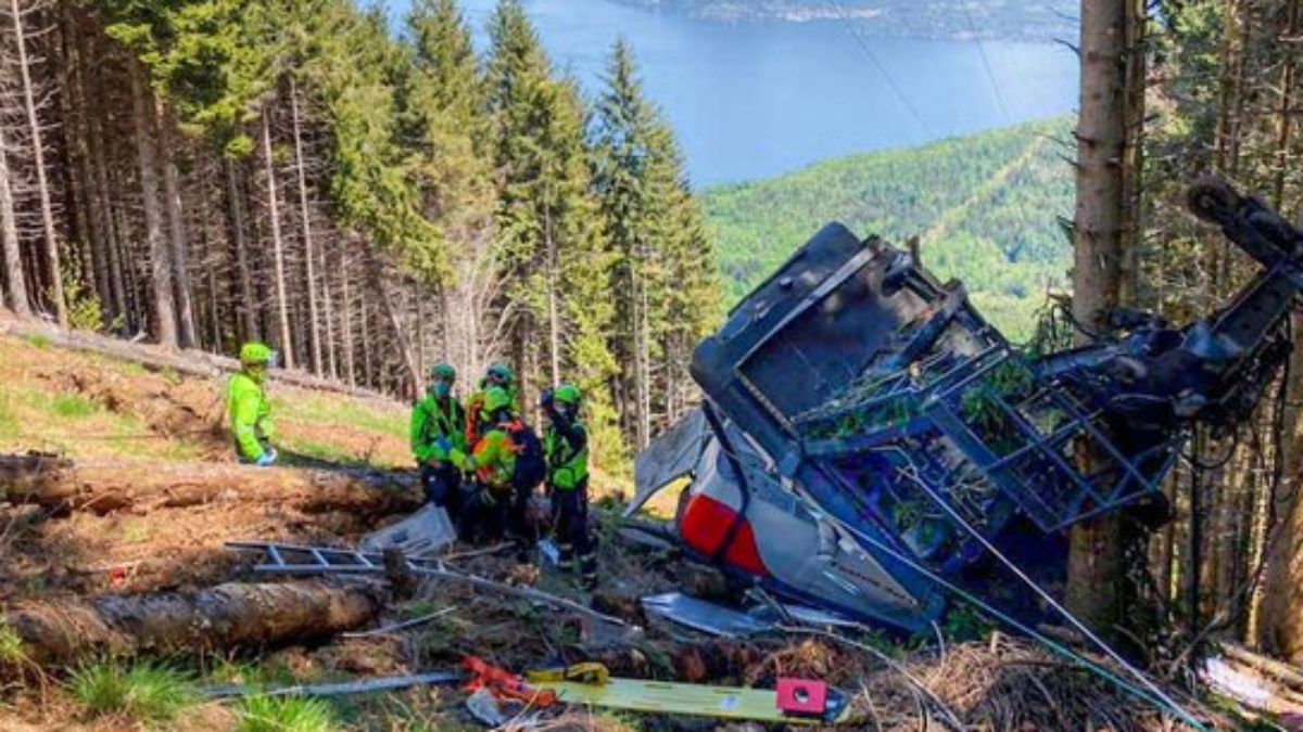 La caída del teleférico causó trece muertes en Italia.