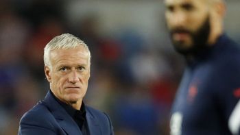 Didier Deschamps reveló cómo fue la baja de Karim Benzema del Mundial de Qatar y el delantero lo trató payaso. Didier Deschamps reveló cómo fue la baja de Karim Benzema del Mundial de Qatar y el delantero lo trató payaso.
