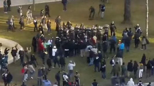 Misa ricotera en Plaza de Mayo: incidentes entre fanáticos y la Policía