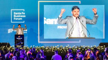 En un foro empresario en Santa Fe, Pullaro expuso su modelo de gestión y abre un contrapunto con Milei