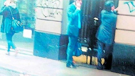 Goycoechea, empresario arrepentido, reconoció a Baratta en una foto en la que está con un bolso esperando para cobrarle una coima