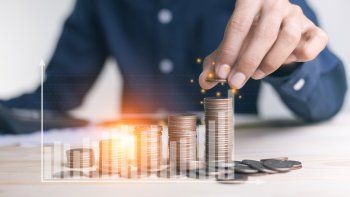 Gastar el dinero únicamente para mejorar la calidad del servicio al cliente vs Gastar en algo fuera de escala para impulsarte a buscar más, ¿Con qué teoría de negocios te quedas? Gastar el dinero únicamente para mejorar la calidad del servicio al cliente vs Gastar en algo fuera de escala para impulsarte a buscar más, ¿Con qué teoría de negocios te quedas?