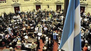 Impresión a la carta: Pino Solanas quiere que el Senado imprima mil libros de su gestión y dos senadoras solicitaron mil ejemplares de La razón de mi vida