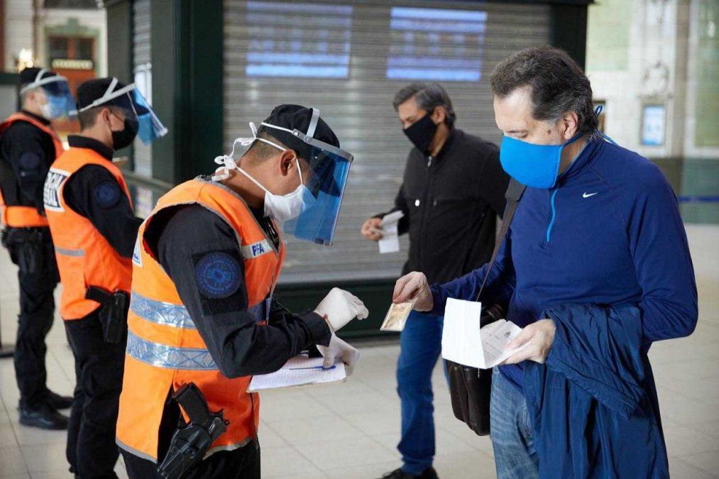 El objetivo del Gobierno con las nuevas restricciones: Aspiramos a que circulen entre 200 y 300 mil pasajeros menos