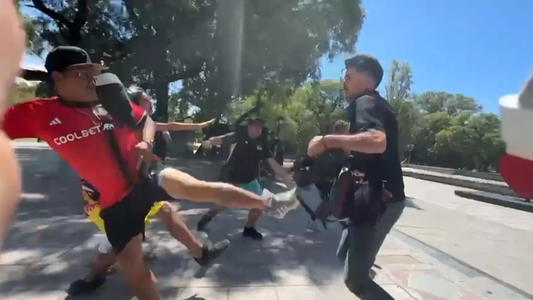 Un grupo de hinchas del Colo Colo agredió a un equipo periodístico de Canal 7 en Mendoza