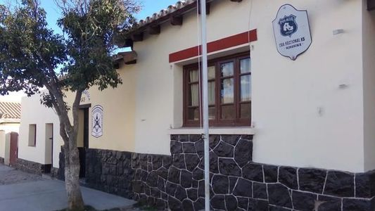 Un hombre disfrutaba de un asado con amigos, se ahogó con un pedazo de carne y murió