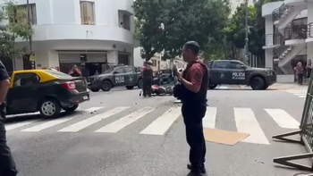 Accidente fatal frente a la casa de CFK: escapó de un control, chocó y provocó una tragedia