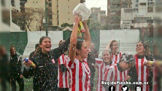 Se consagraron campeonas, pero festejaron con un bidón porque la AFA las dejó sin trofeo