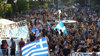 Por el avance de Ómicron, Austria y Grecia amenazan con multas millonarias a quienes no se vacunen contra el Covid