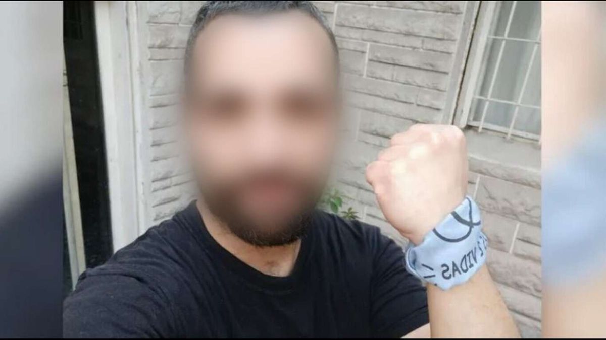 El hombre está acusado de enviar fotos y videos sexuales a varias mujeres en La Plata