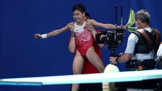 Tiene 14 años e hizo tres saltos perfectos en la prueba de clavados de Tokio 2020