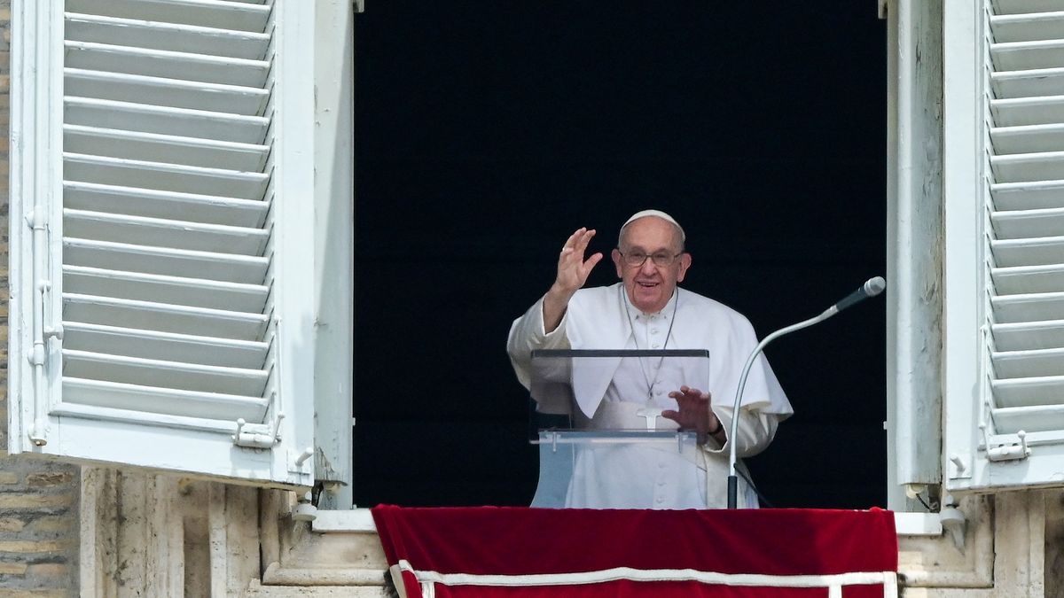 El papa Francisco fue operado del abdomen y permanecerá unos días hospitalizado. (Télam)
