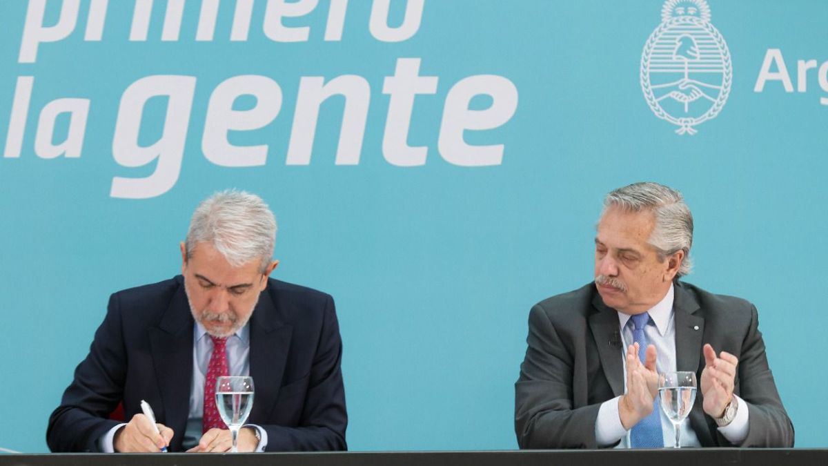 Atentado a Cristina Kirchner: Aníbal Fernández puso su renuncia a disposición de Alberto Fernández