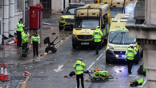 Terror en Liverpool: un auto atropelló a varios hinchas durante la celebración por el título