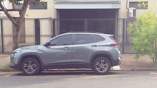 Salió a trabajar y dejó a su sobrino de 3 años en el auto: cuando volvió, era demasiado tarde