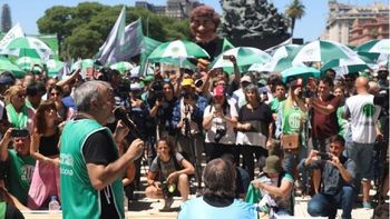 El Gobierno convocó para este lunes a estatales a paritarias, pero ATE advierte que será difícil un acuerdo