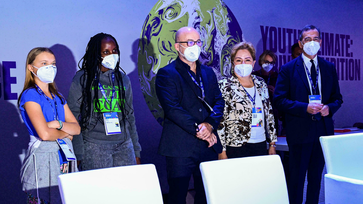 Patricia Espinosa, responsable de clima de la ONU, junto a las activistas Greta Thunberg (izq). y Vanessa Nakate, el ministro italiano de Transición Ecológica, el 28 de septiembre de 2021 en el acto Youth4Climate (Foto: Miguel Medina AFP)