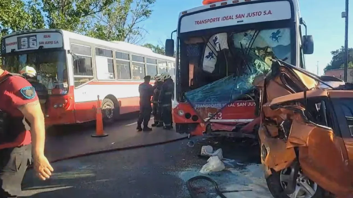 El choque ocurrió a la altura de Pola y Fonrouge. (Foto: NA)