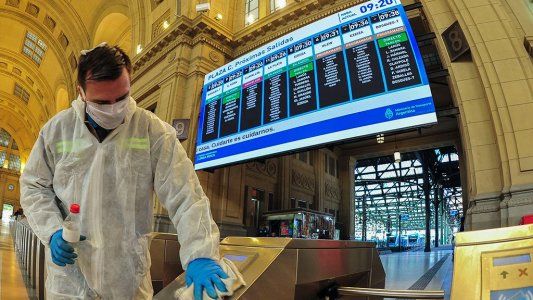 Tras normalizar el servicio del Sarmiento, se pusieron micros para el regreso a casa en estaciones de tres líneas de tren