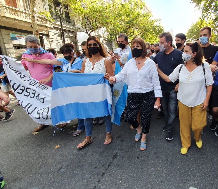 Bullrich admitió que no le gustó la protesta con bolsas mortuorias e instó a Alberto a que pida perdón a toda la sociedad