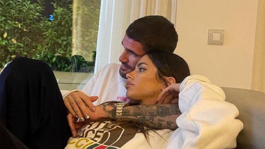 El video a pura caricia y besos de Tini Stoessel y Rodrigo de Paul al llegar a la Argentina