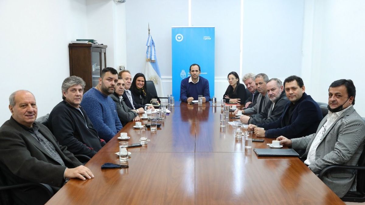 El Gobierno se reunió con empresarios para garantizar un precio razonable del pan. (Prensa)