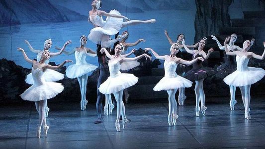 Rusia cerró un canal de TV independiente por su cobertura de la guerra: ¿por qué transmitieron El lago de los cines para despedirse?