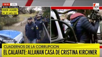 En medio de algunos incidentes con manifestantes, allanaron la casa de Cristina de El Calafate