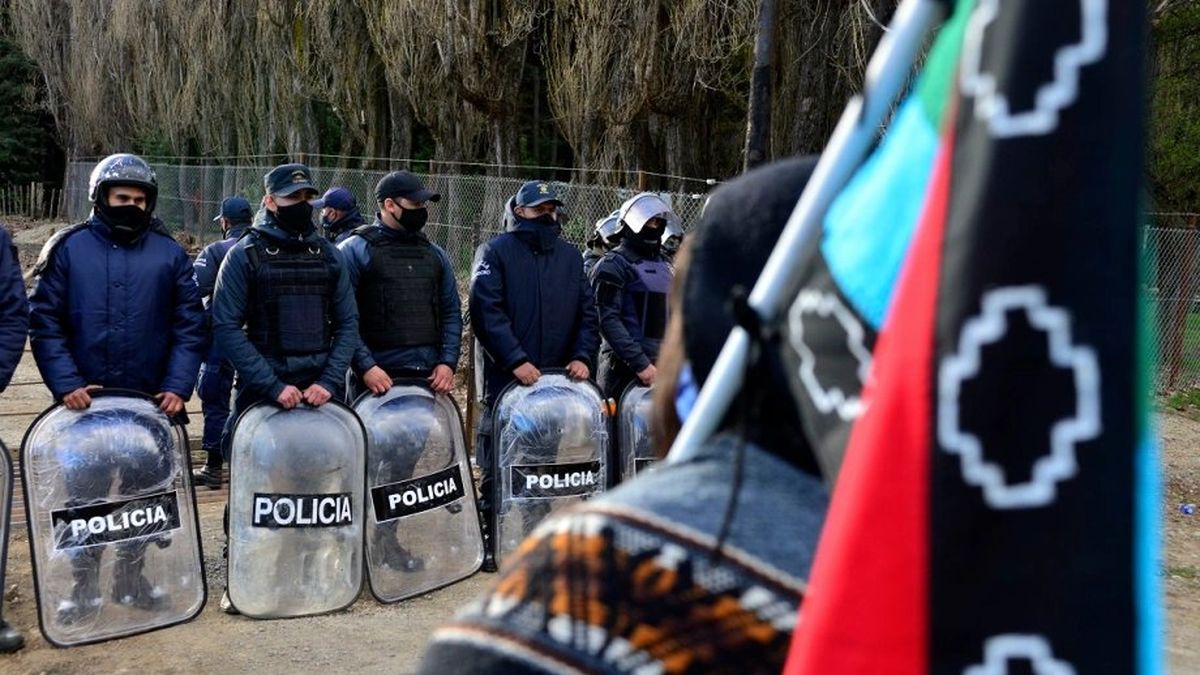 Conflicto Mapuche: un joven murió de un disparo y otro fue herido de bala durante una desalojo en Cuesta del Ternero