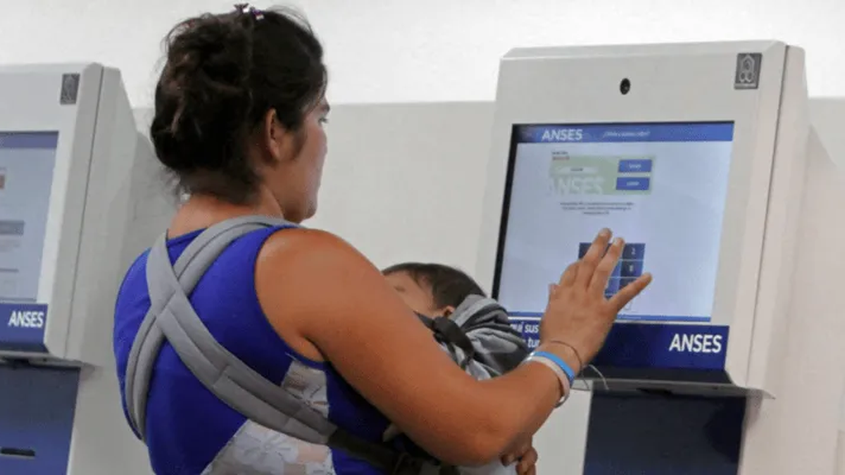 AUH de ANSES: cómo hacer para cobrar el 20% retenido