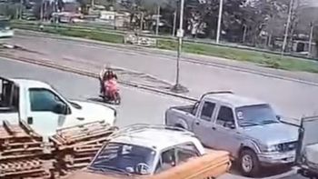 Video impactante: abrió la puerta de su camioneta y causó una terrible tragedia en segundos