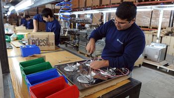 El trabajo registrado acumuló 32 meses en ascenso y una suba del 4,3% interanual en marzo
