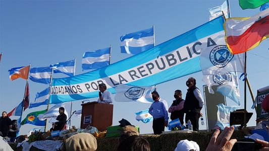 En una masiva movilización, el campo le pidió un cambio de rumbo al Gobierno