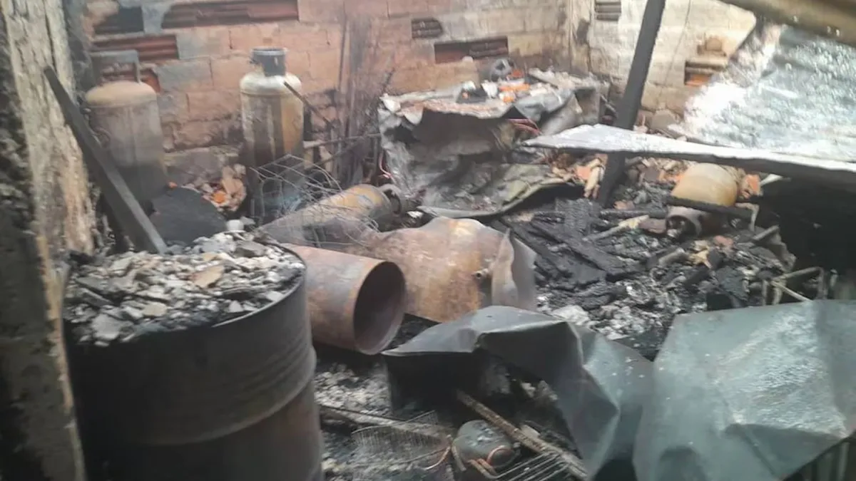 La explosi&oacute;n se produjo por la implosi&oacute;n de tubos de gas y desat&oacute; un incendio de gran magnitud en el lugar.&nbsp;
