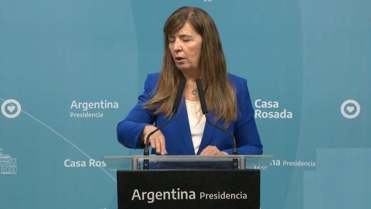 Gabriela Cerruti adelantó que se congelarán los ingresos de empleados públicos en las empresas del Estado