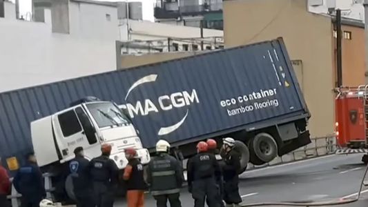 AU. 25 de Mayo: la TERRIBLE NEGLIGENCIA del conductor del camión que casi provoca una tragedia