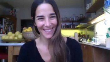 Juana Viale mostró con quién está pasando la cuarentena: “Chapando”
