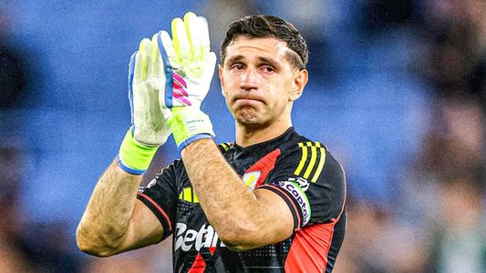 Dibu Martínez se emocionó en el triunfo del Aston Villa y crecen los rumores de despedida