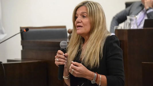 Un preso intentó apuñalar a una fiscal en medio de un juicio