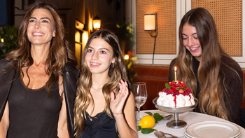 Sin Mauricio Macri, Juliana Awada festejó los 15 años de Antonia: las fotos y los detalles de la celebración Sin Mauricio Macri, Juliana Awada festejó los 15 años de Antonia: las fotos y los detalles de la celebración