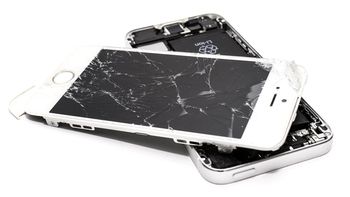 Durante una discusión, le revoleó el celular a su pareja, le pegó en la cabeza y lo mató