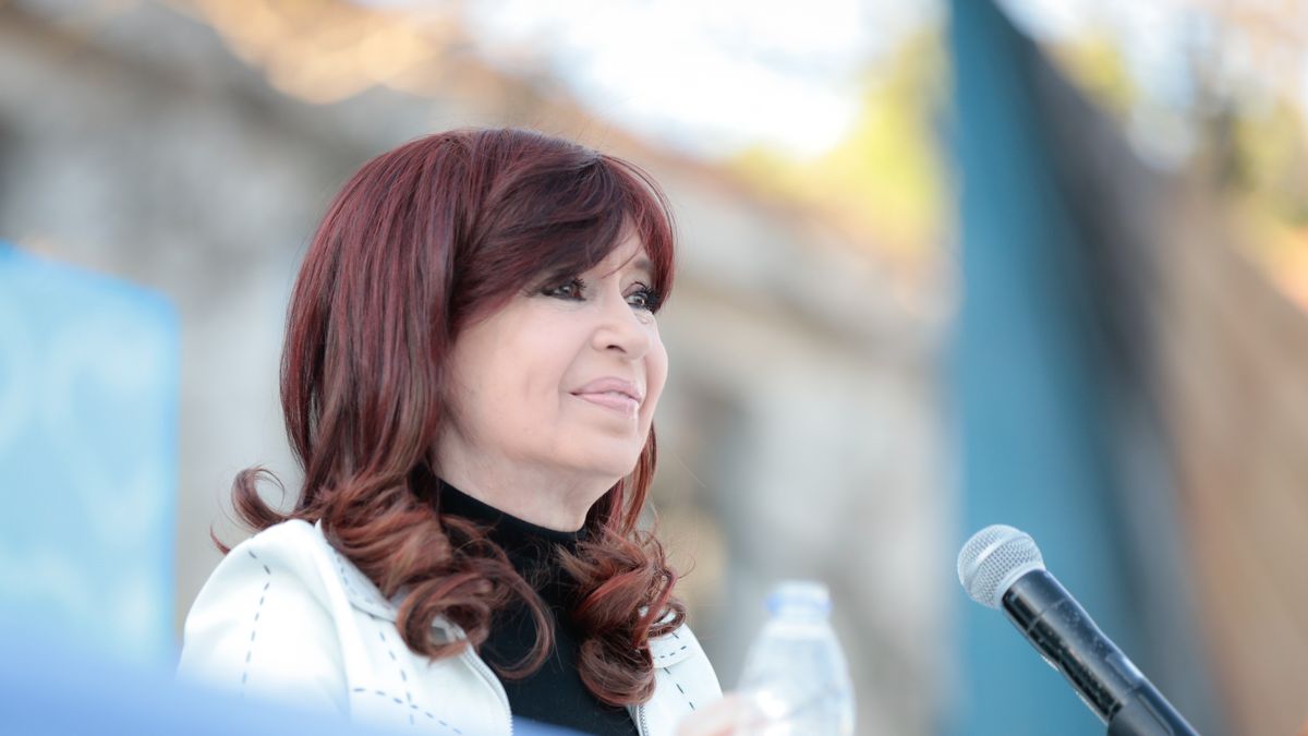 Cristina Kirchner apuntó contra la oposición: Pinchen los globos y pónganse a pensar qué hacemos con el país.