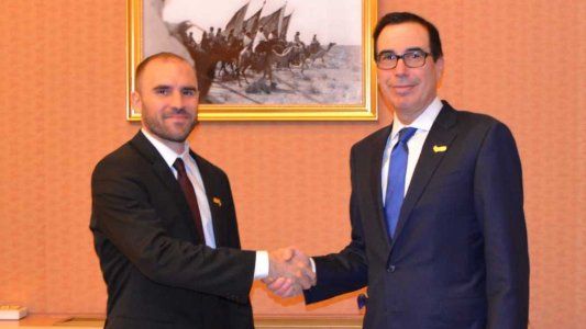 Guzmán ya está reunido con funcionarios del FMI en Washington y se junta el miércoles con los tenedores de bonos