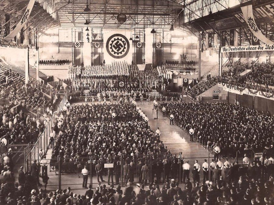 Acto nazi en el Luna Park: la historia detrás de las fotos virales