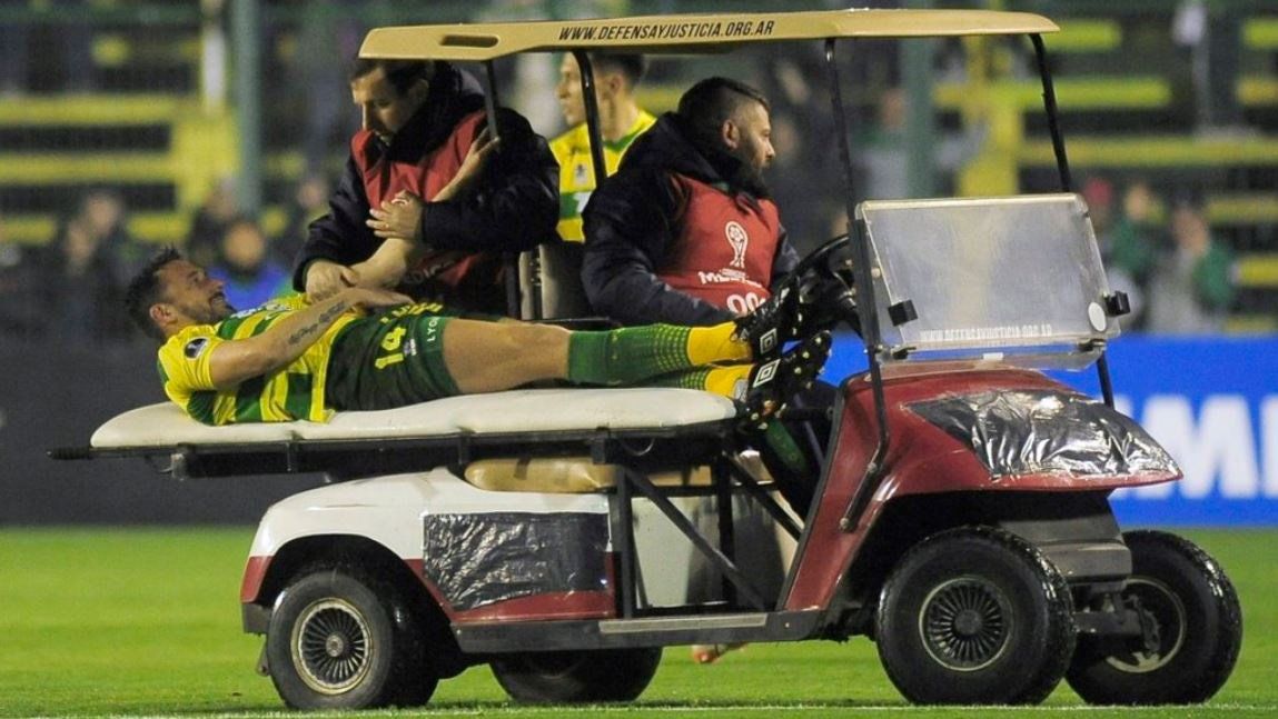 Jonás Gutiérrez sufrió una grave lesión en su rodilla izquierda y estará cuatro meses sin jugar