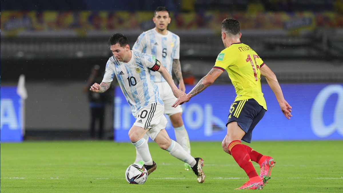 Argentina no logró depender tanto de Messi para la elaboración en los momentos de buen juego. (Foto: Twitter @Argentina)