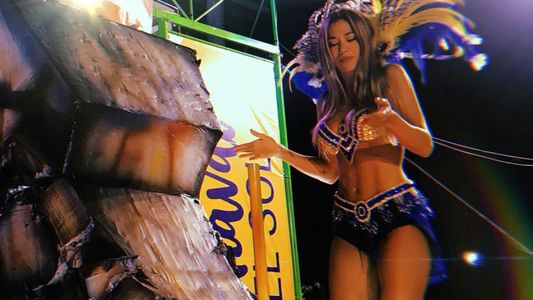 Jimena Barón, diosa en el carnaval de Dolores