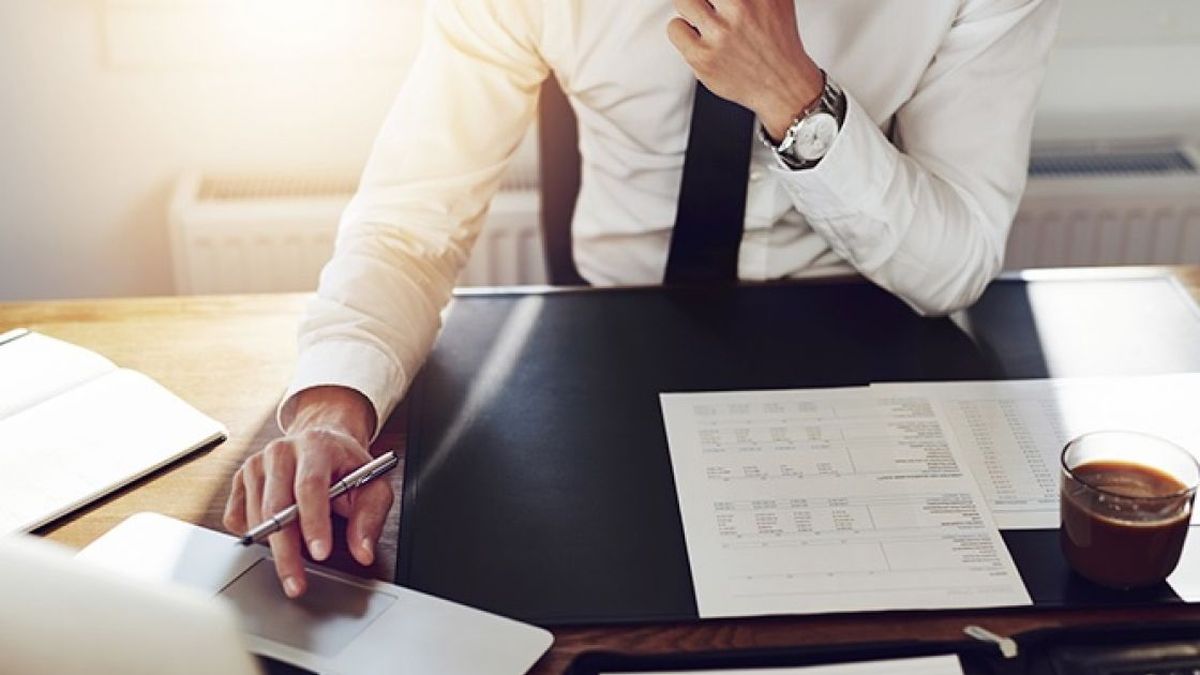 El artículo 30 de la ley de contrato de trabajo exige que se efectúe un control profesional de la documentación: de no hacerlo