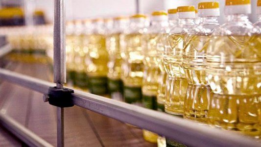 Tras el cierre de las exportaciones de maíz, el Gobierno firma acuerdo para contener el precio del aceite al público